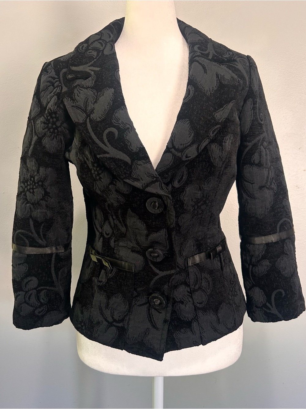 Arden B Iconic Y2K Black Blazer Floral Damask Jacquard Vintage 3/4 sleeve 4